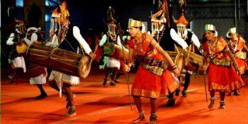 आदिवासी लोक गीतों को नए सुर दे रहा है बस्तर बैंड