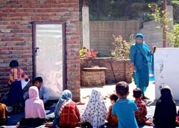 आह! कितना मुश्किल है घुमंतू बच्चों का पढऩा