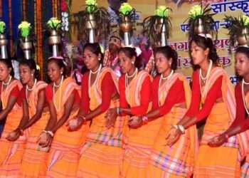 Artistes performing the Jhumair dance
