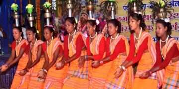 Artistes performing the Jhumair dance