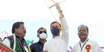 The Indian Tribal Latest News, Gujarat | Former Congress president Rahul Gandhi at Adivasi Satyagraha Rally in Dahod, Gujarat