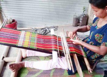 Indigenous Tribes of India | The Indian Tribal | Tripura traditionally dress | Tripuri women in rural households prefer to weave their own Risa and Rignai ( A unique traditional tribal attire)