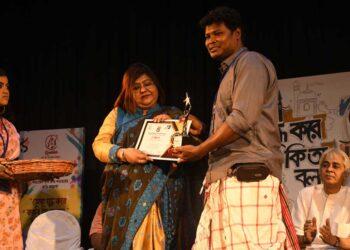 The Indian Tribal - Odisha Films - Deepak Besra Receiving Award For Mohot