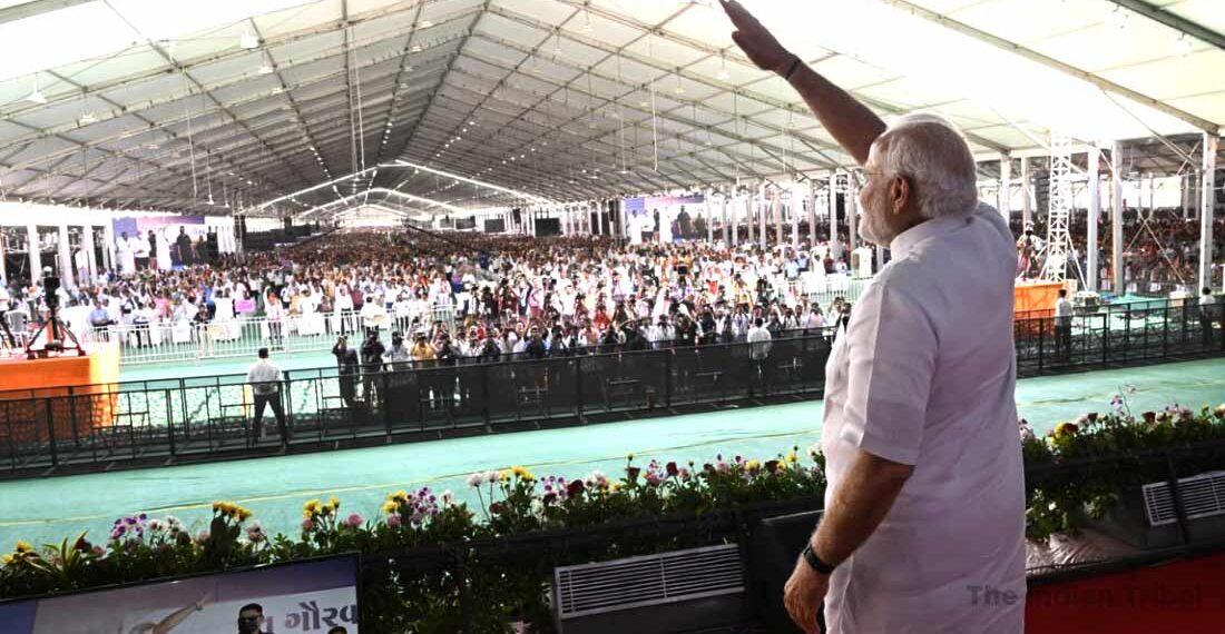The Indian Tribal Gujarat News | Prime Minister Narendra Modi waving at the gathering in the Gujarat Gaurav Abhiyan rally