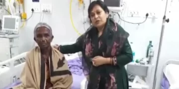 The Indian Tribal News | Social Worker Mamata Behera With Padma Shri Kamala Pujari In The Hospital