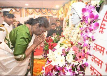 President Droupadi Murmu Paid Floral Tributes To Tribal Icon Birsa Munda At His Birthplace, Ulihatu