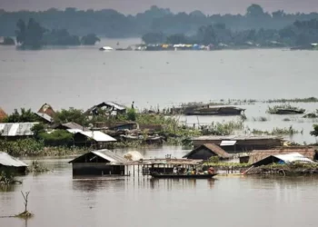 दिल के अरमान बाढ़ में ही बह गए