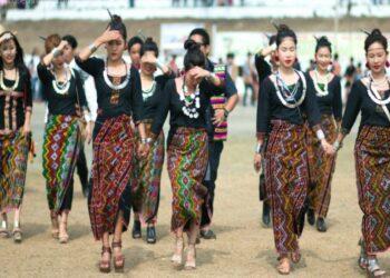 हुनरमंद हाथों का कमाल है इनके कपड़े और आभूषण