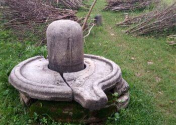 A Shivling Near The Cave Temple. It IS Said There Are 360 Shivlings And Small Ponds In The Area