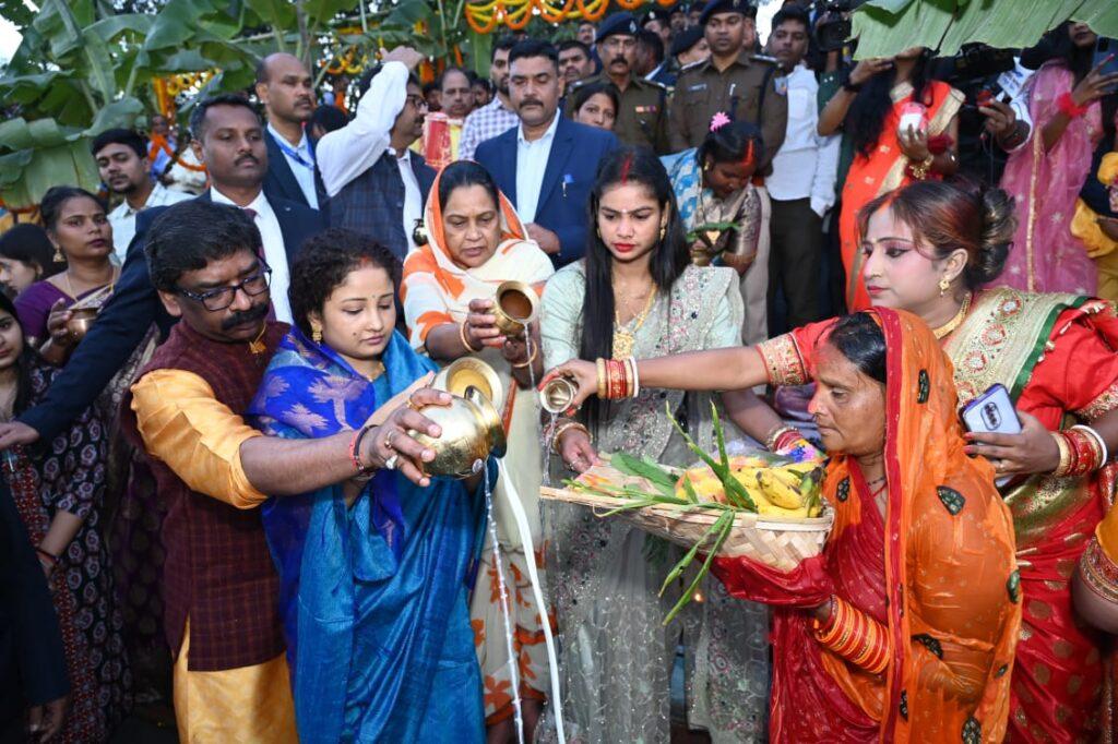 The Indian Tribal | Hemant Soren ne Chhath Puja Par Arghya Arpan kiya