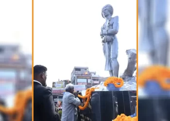 New Chief Minister Champai Soren Paying Floral Tribute To Tribal Icon Birsa Munda | The Indian Tribal