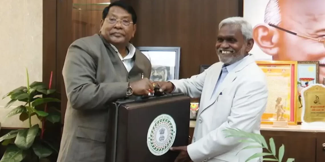 Finance Minister Rameshwar Oraon Meeting Chief Minister Champai Soren Before Tabling The Annual Budget
