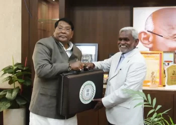 Finance Minister Rameshwar Oraon Meeting Chief Minister Champai Soren Before Tabling The Annual Budget