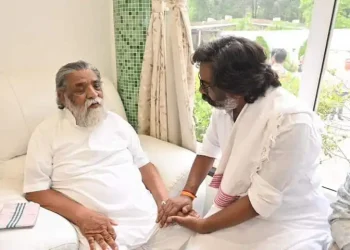 Hemant meets his father and JMM patriarch Shibu Soren | The Indian Tribal