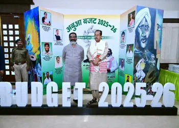 झारखंड सरकार के वित्त मंत्री राधा कृष्ण किशोर ने सोमवार को 1 लाख 45 हजार 400 करोड़ रुपये का वार्षिक बजट प्रस्तुत किया।